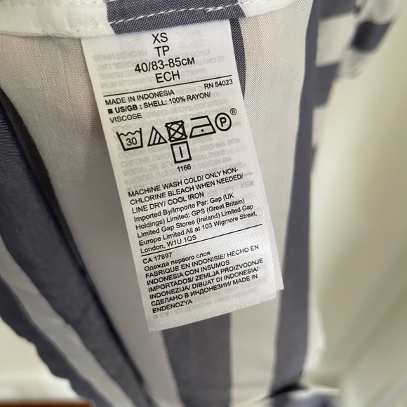 Banana Republic Top. NWT. - Picture 4 of 4